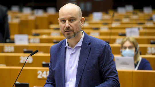 Slovenský europoslanec Bilčík má koordinovať boj s dezinformáciami