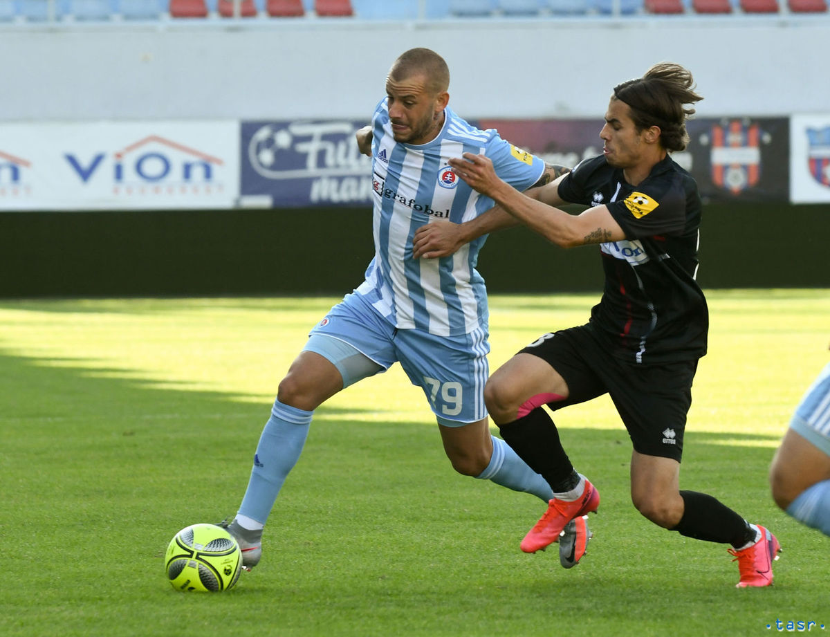 Momentka zo zápasu Zlaté Moravce - Slovan. Na...