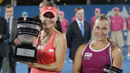 Fotografova Wonder Woman v podpätkoch. Aj Radwanská pózovala s bruškom