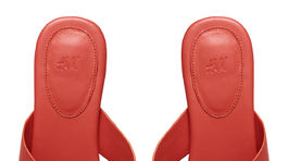 Nazúvacie flip-flopové kožené sandále H&M Studio S/S 2020, info o cene v predaji. 