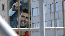 Hororová šou či dieťa učiace sa bicyklovať. Skončí Djokovič na čele rady?