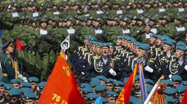 Rusi oslávili 9. máj. S odstupom i bez neho