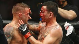 Poirier ustál krvavú mastenicu a je späť v hre o titul