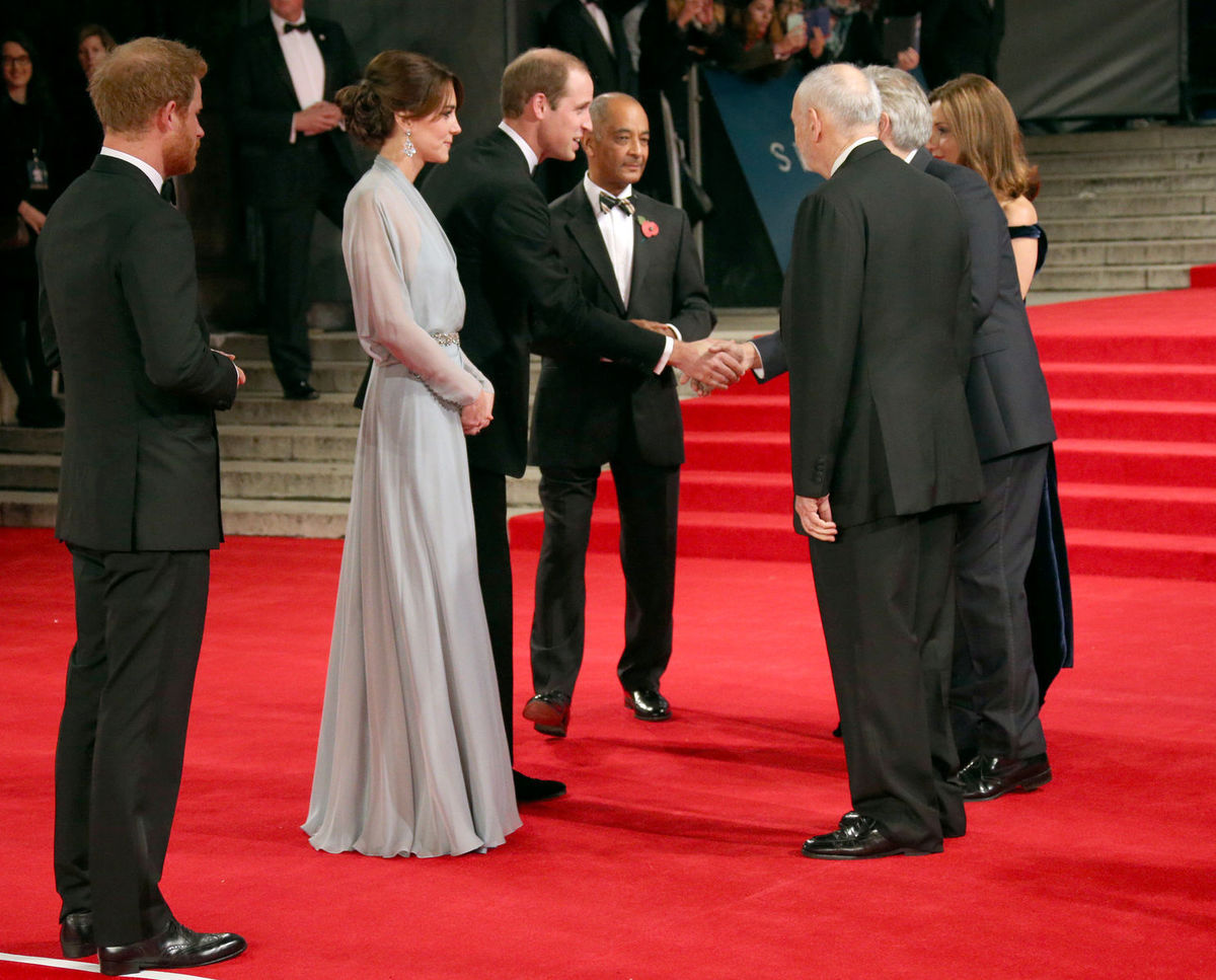 Princ William, jeho manželka Kate a princ Harry...