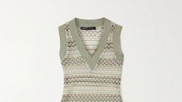 Pletené šaty Anderson Bell, predávajú sa v zľave za 106 eur na Net-a-porter.com. 