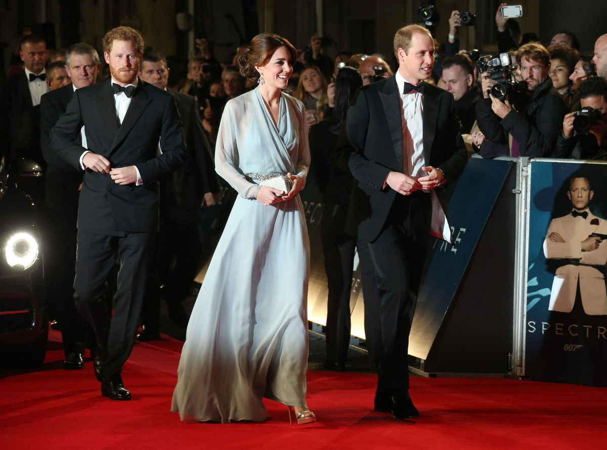 Princ William, jeho manželka Kate a princ Harry...