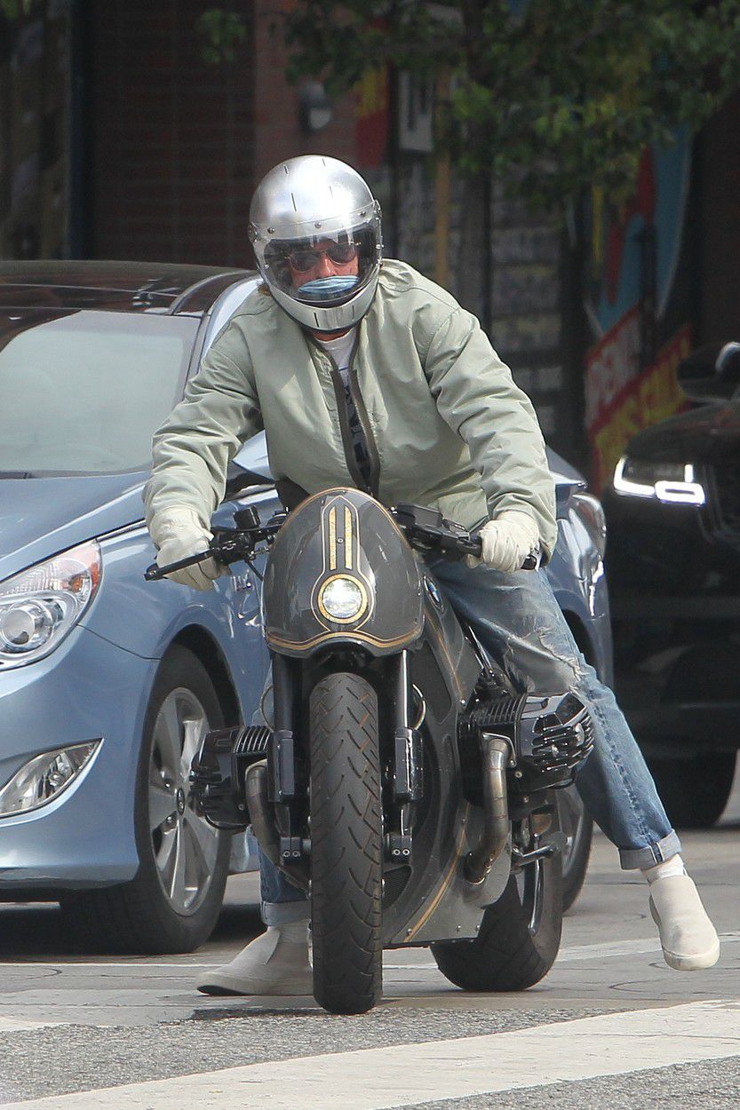 Na tejto motorke brázdi Brad Pitt cesty Los...