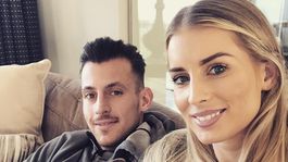 Dúbravka hviezdi v Anglicku. Vďačí za to drine i krásnej priateľke