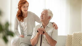 Opatrovateľom môže byť aj príbuzný. Kde žiadať o príspevok 