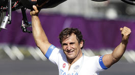 Tretí veľký zákrok. Zanardi má za sebou päťhodinovú operáciu tváre