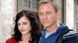 Herec Daniel Craig a jeho kolegyňa Eva Green na stretnutí s médiami v roku 2006.