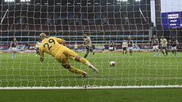 VAR urobil vo štvrtok tri chyby, priznala Premier League. Bývalý hráč má návrh