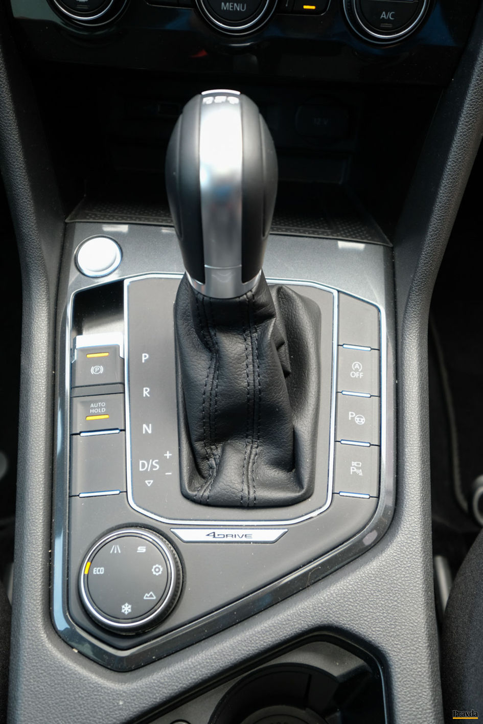 Automatická prevodovka má dve spojky a 7 stupňov.