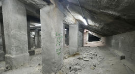 Interiér podzemia
		obnovovaného
		Pamätníka...