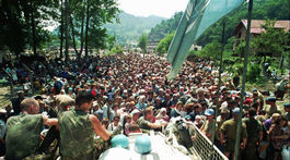 Prežil Srebrenicu, aby rozprával. Aj za mŕtve dvojča