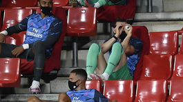 Fotka roka? Bale si tentoraz krátil čas imaginárnym ďalekohľadom