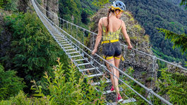 Adrenalín v Skalke: Prešli sme po najdlhšom lanovom moste!