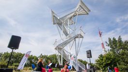 Otvorili vyhliadkovú vežu na Devínskej Kobyle v tvare modlivky