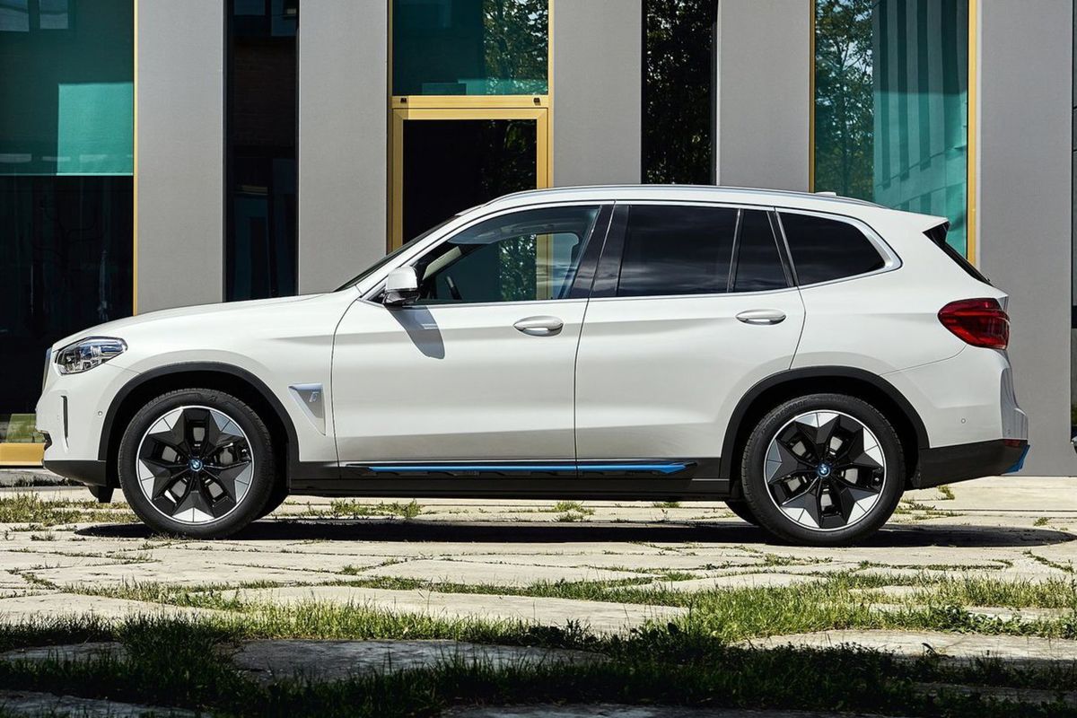 Rozmery sú veľmi príbuzné s BMW X3, čo platí aj...
