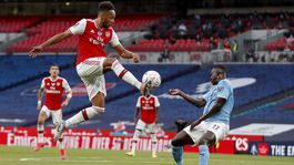 Milionári z Manchestru dostali po nose. Zostrelil ich Gabončan