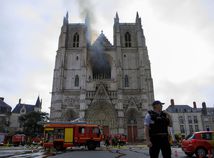 France burns in Nantes Cathedral