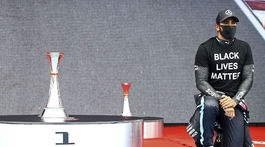 Militant, čo tvorí umelý problém? Legendy si podali Hamiltona, ten reagoval