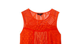 Oranžové čipkované šaty Desigual, predávajú sa za 99,95 eura. 