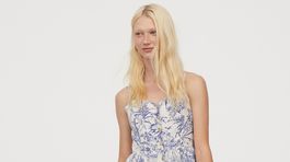 Šaty z ľanovej zmesi s potlačou H&M, predávajú sa za 29,99 eur. 