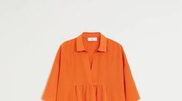 Voľné oranžové šaty Mango, predávajú sa za 59,99 eura.