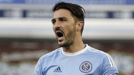 Villa mal obchytkávať zamestnankyňu klubu. Pre vedenie to vraj bola komédia