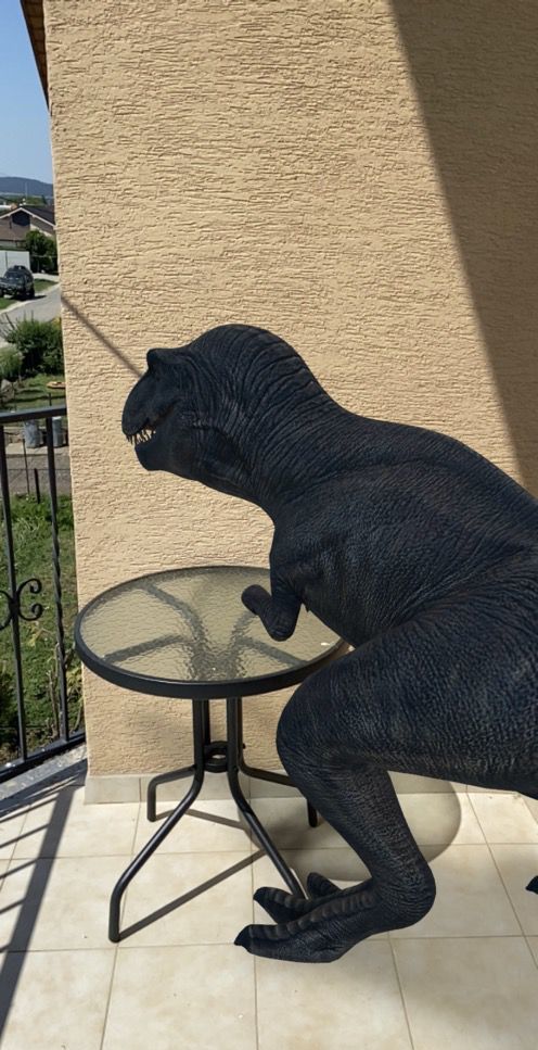 Zmenšená verzia Tyranosaura Rexa umiestnená v...