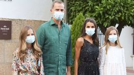 Letné šaty princezien! Tento look sa kráľovnej Letizii a jej krásnym dcéram vydaril