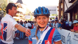 Cyklistku stret s autom nezlomil. Zo syna Američana je Slováčisko