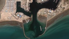 Iránske gardy začali vojenské manévre útokom na maketu lode USA