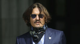 Johnny Depp je beznádejný závislák, stráca sebakontrolu, tvrdí právnička