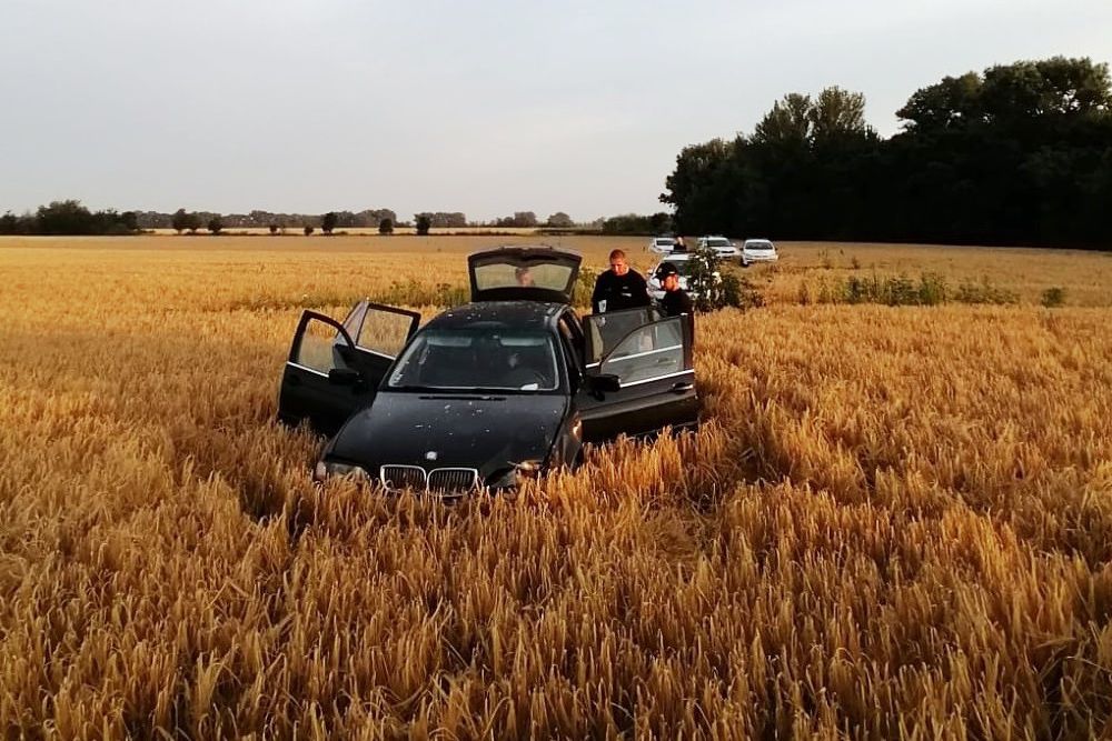 Vodič staršieho BMW kombi vyletel pri pokuse o...