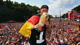 Futbal sa stal nedôležitý. Ďalší majster sveta sa nečakane lúči