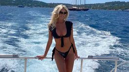 Na dlhé nohy švédskej playmate sme takmer zabudli! Ešteže ich ukázala v Saint Tropez