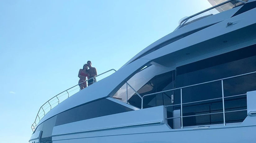 Cristiano Ronaldo na jachte s partnerkou...