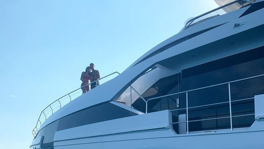 Cristiano Ronaldo na jachte s partnerkou...