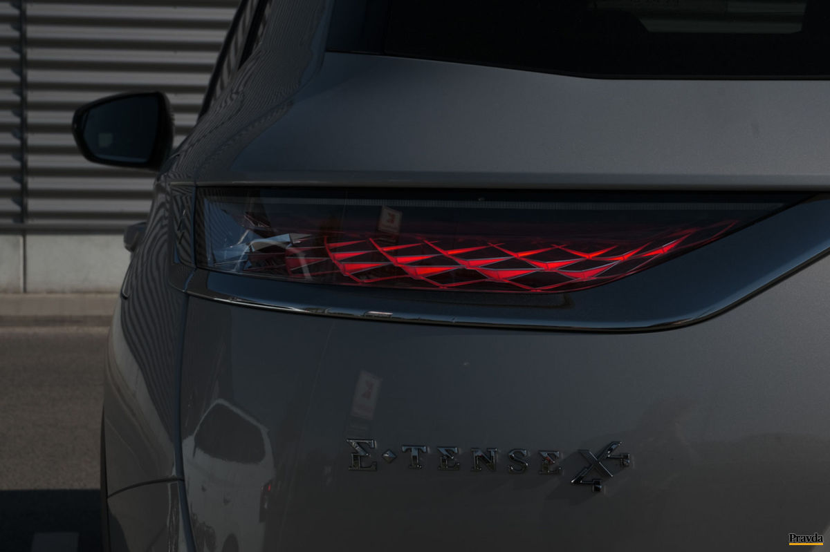Základná cena hybridného DS 7 Crossback je...