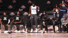 Nepokľaknem! Proti gestu pri hymne povstal prvý hráč, vysvetlil dôvody