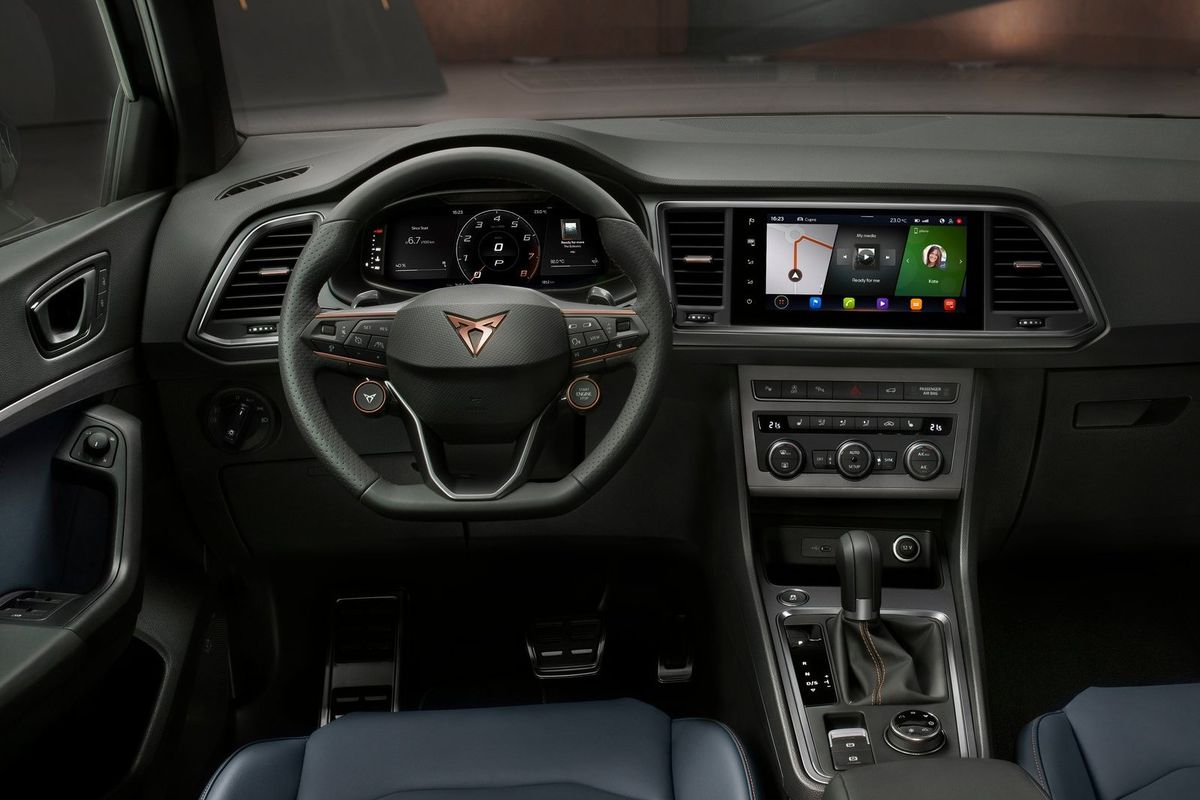 V interiéri sa Cupra Ateca výrazne polepšila....
