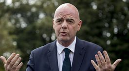 FIFA sa vyjadrila k stíhaniu svojho šéfa. Blatter si želá Infantinov koniec