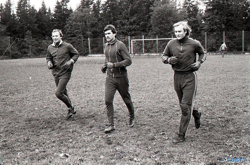 Trojica brankárov (zľava) Jaroslav Netolička,...