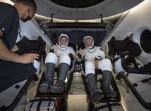 SpaceX astronauti crew dragon behnken hurley
