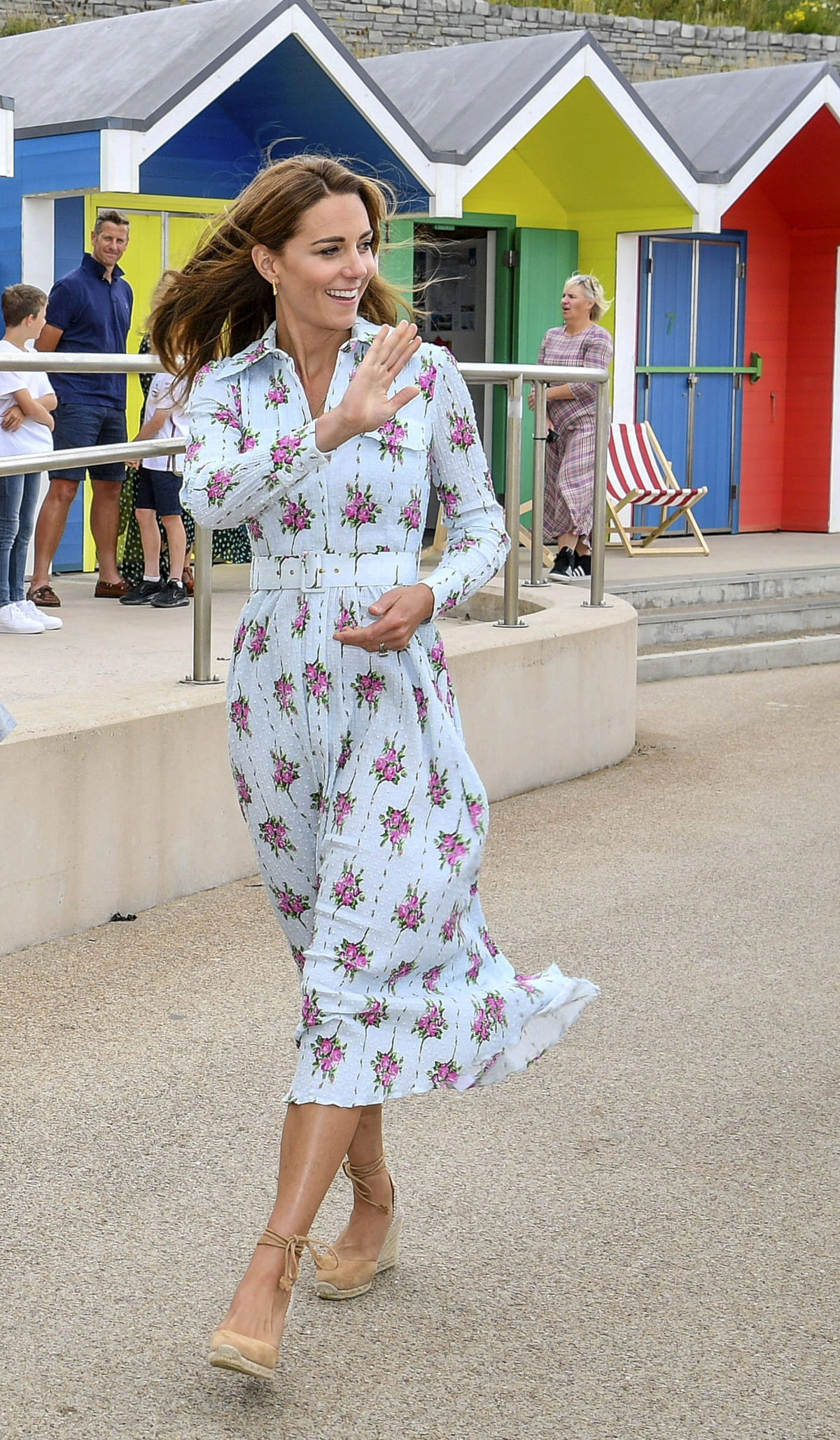 Britain Vojvodkyňa Kate v šatách z dielne...