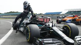 Dominancia Mercedesu pokračuje. Bottas predstihol šampióna Hamiltona