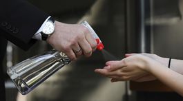 Británia hlási najvyšší denný prírastok počtu prípadov COVID-19 od júna