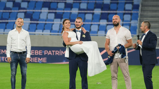 Mladomanželia Žaneta a Bekim Kjazimiovci si...